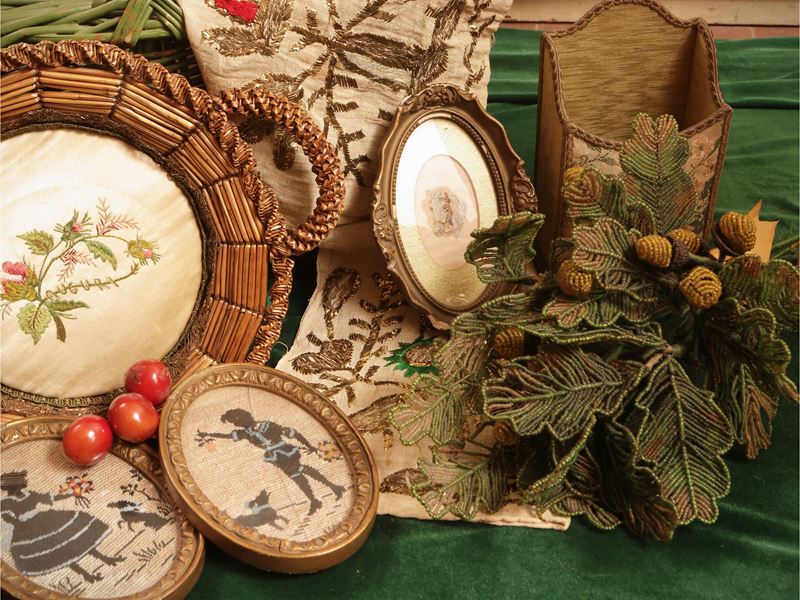 Cestino di curiosità d'epoca