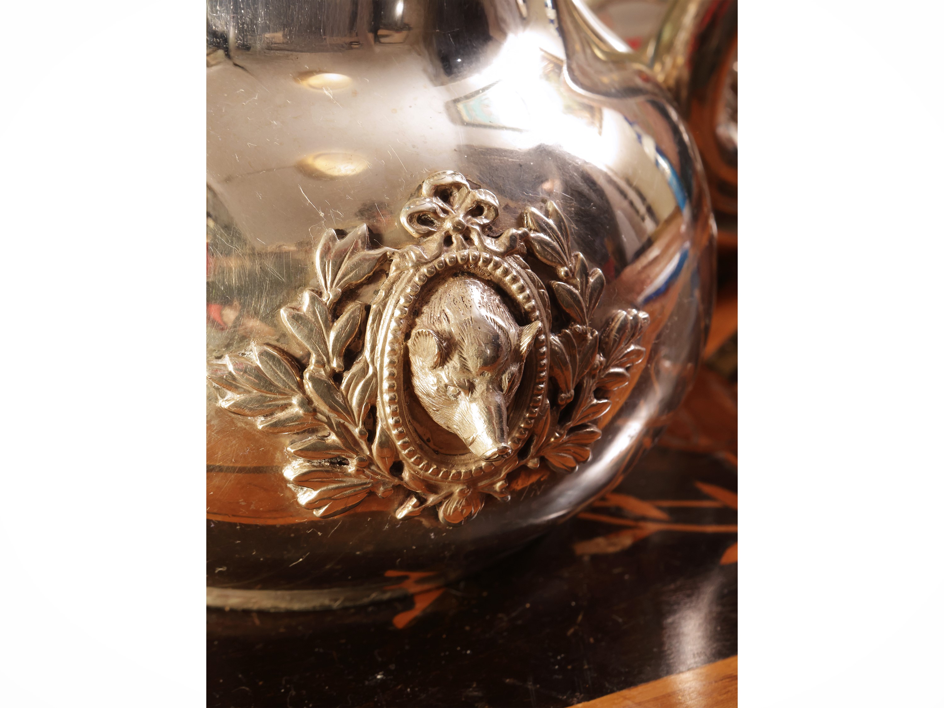 Coppia di caraffe da vino in argento