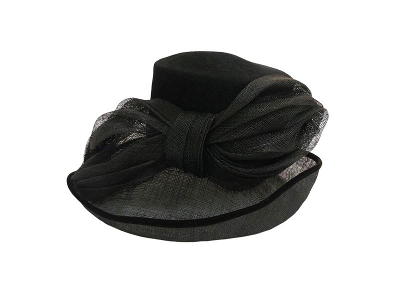 Cappello da cerimonia in panno nero e paglia