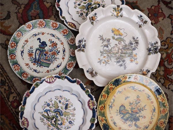 Collezione di piatti in terraglia d'epoca