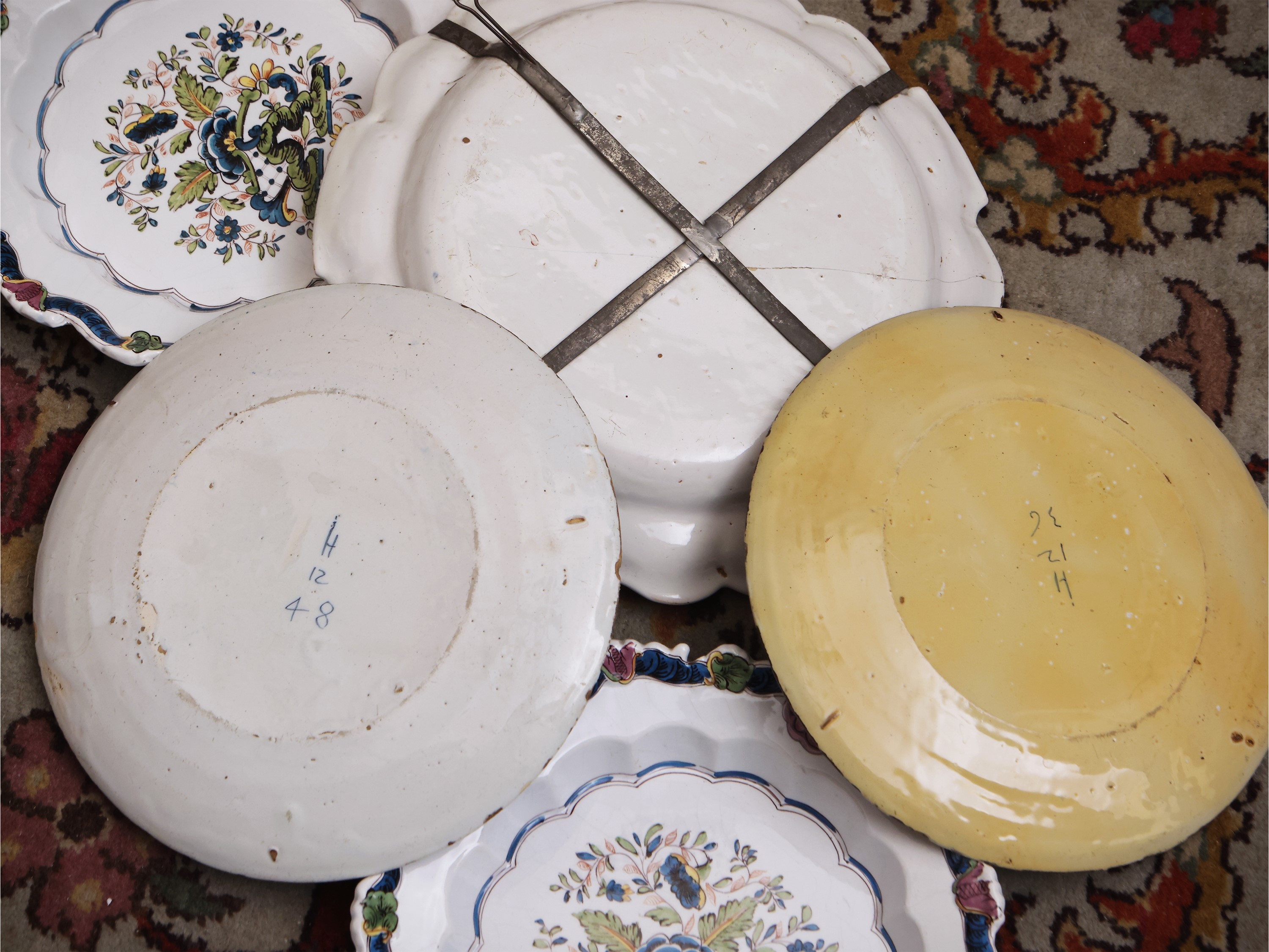 Collezione di Piatti in Terraglia D'epoca