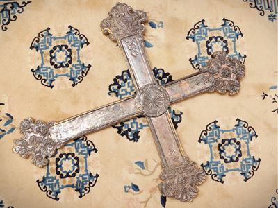 Grande Croce Astile Rivestita in Metallo Argentato