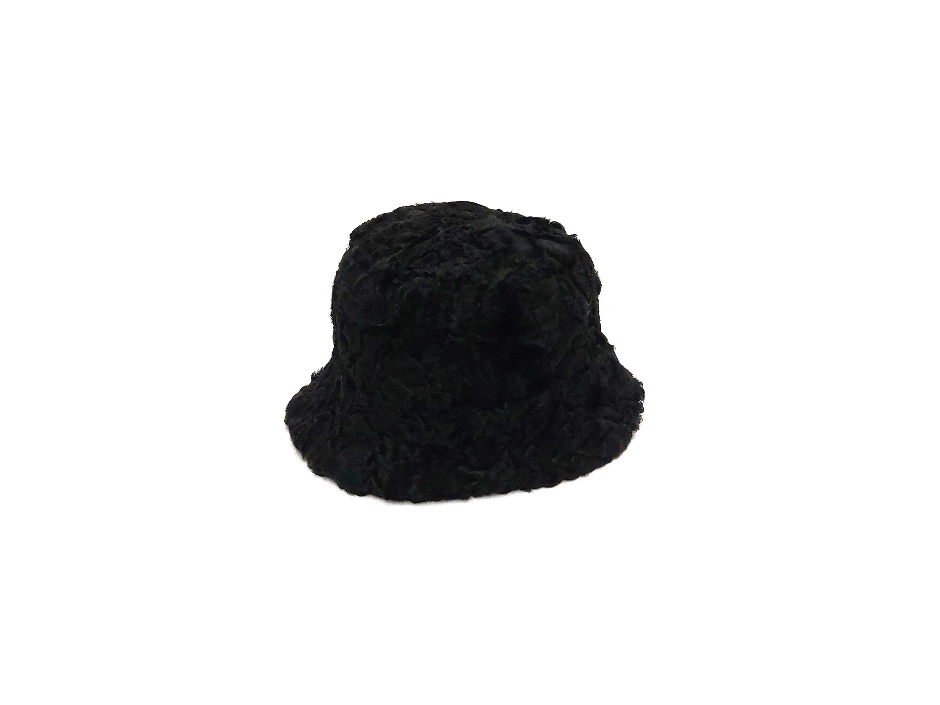 Tre cappelli in pelliccia, bordura in volpe, astrakan e castoro