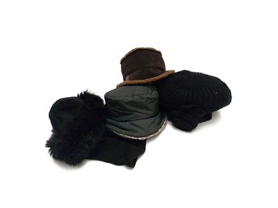 Lotto di cappelli sportivi in shearling e cashmere