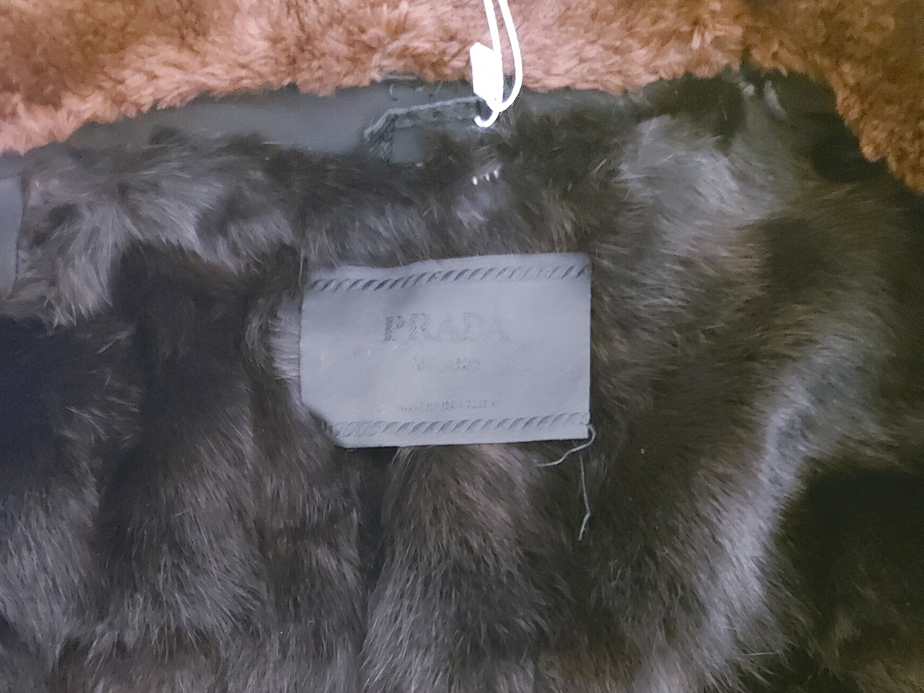 Prada - Impermeabile Nero con Collo in Pelliccia di Castoro Marrone