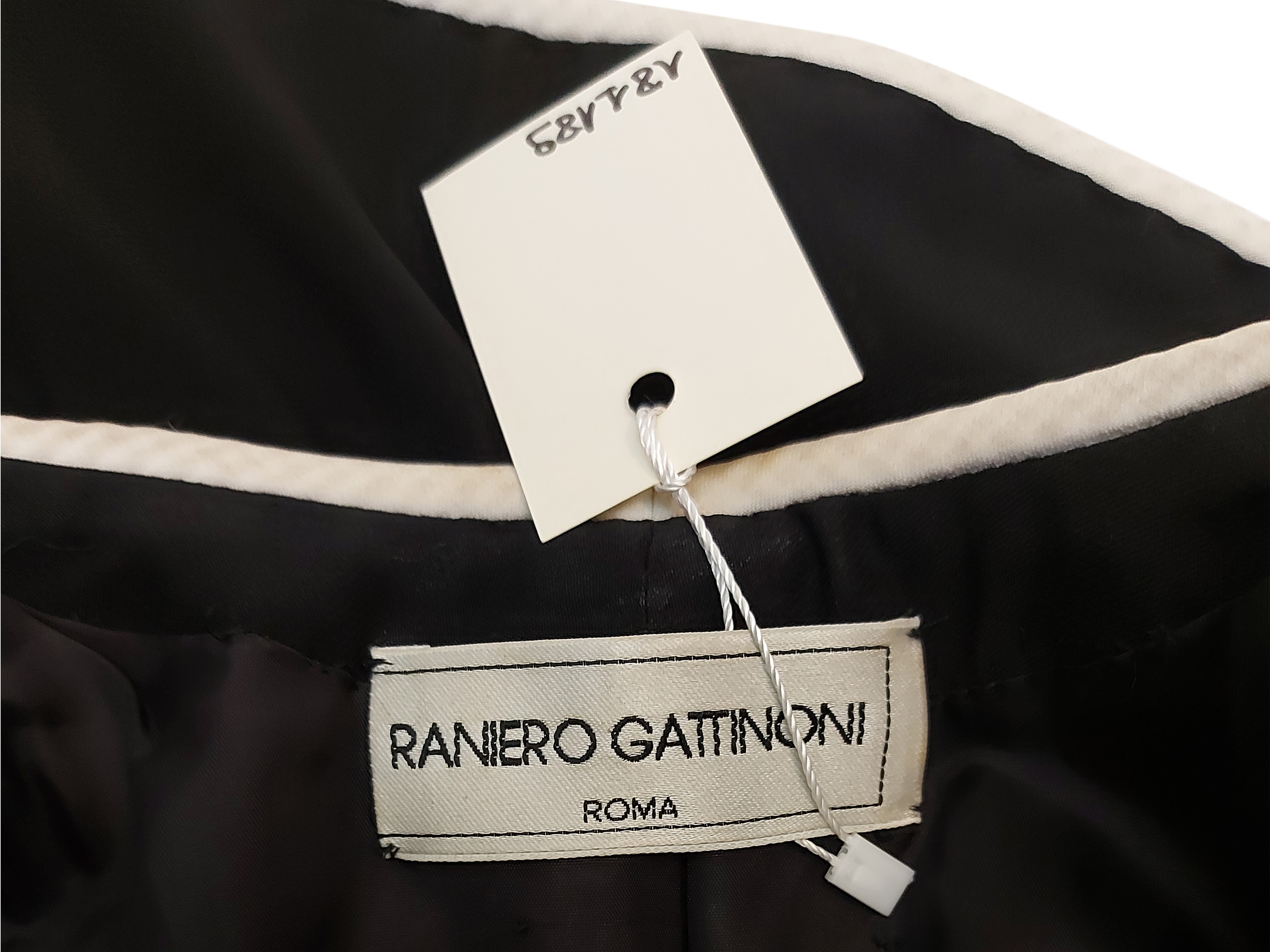 Raniero Gattinoni, Giacca in viscosa nera decorata