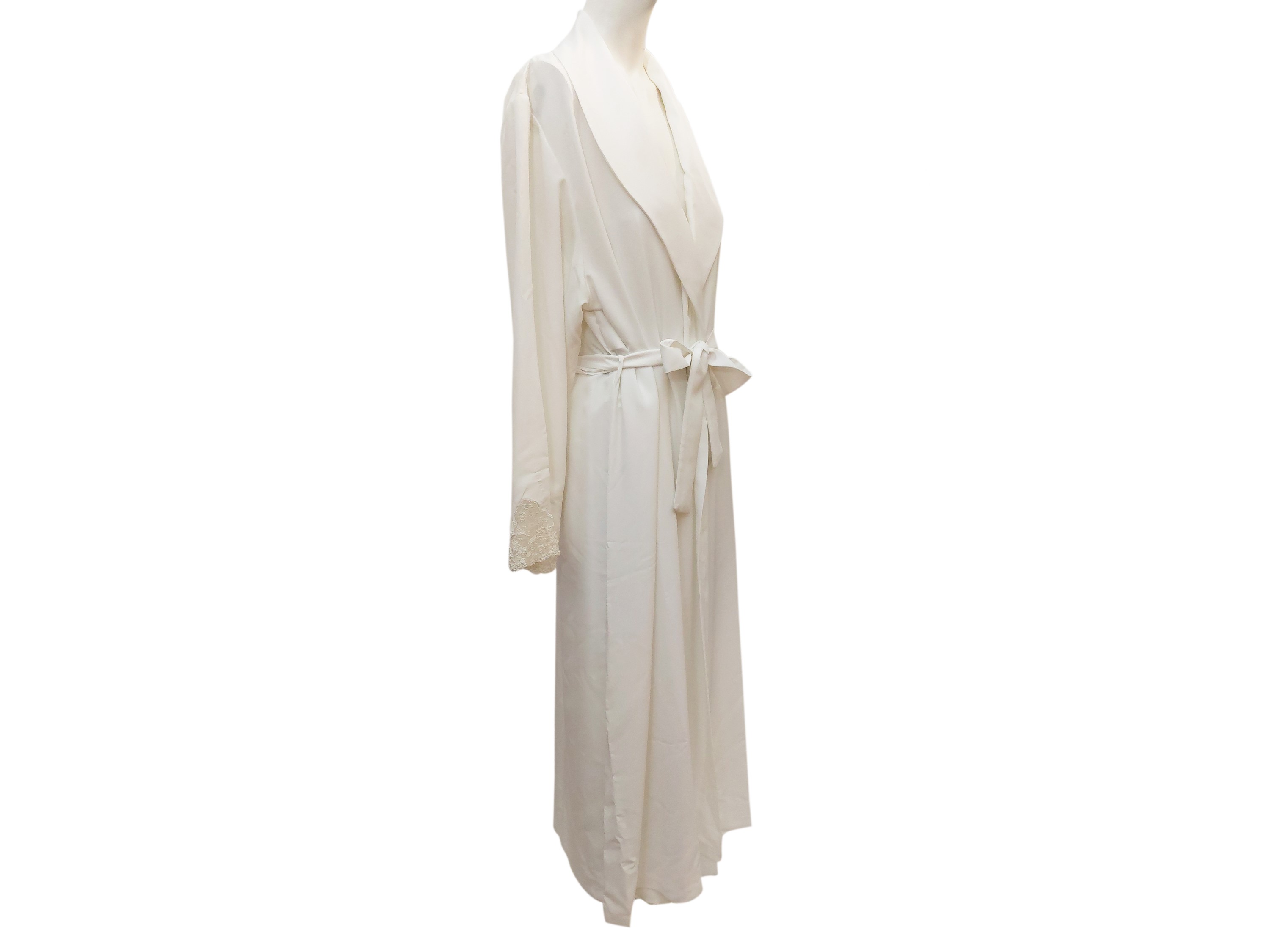 Lingerie, Composé in Seta Bianca