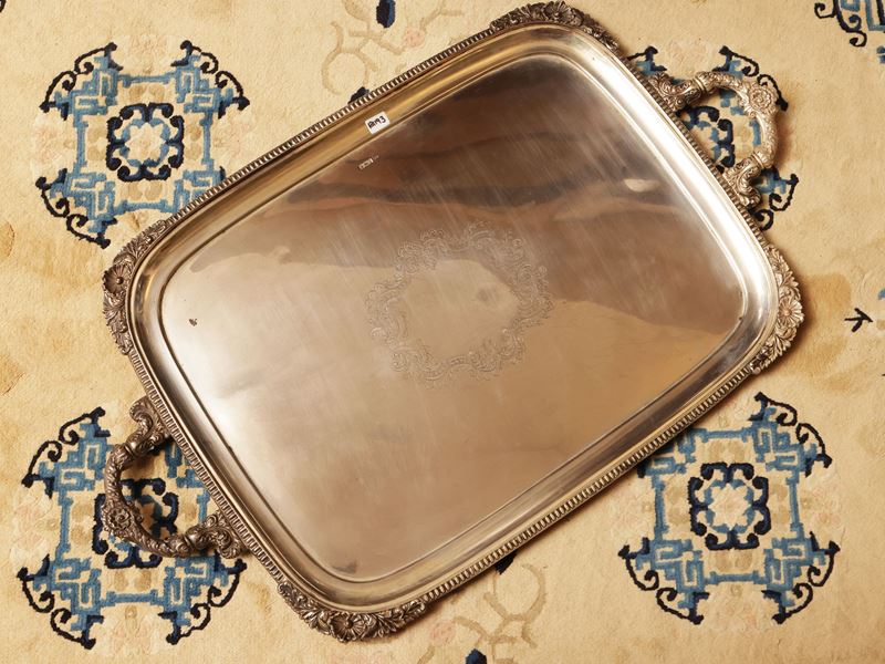 Importante vassoio a guantiera in argento, Walker & Hall