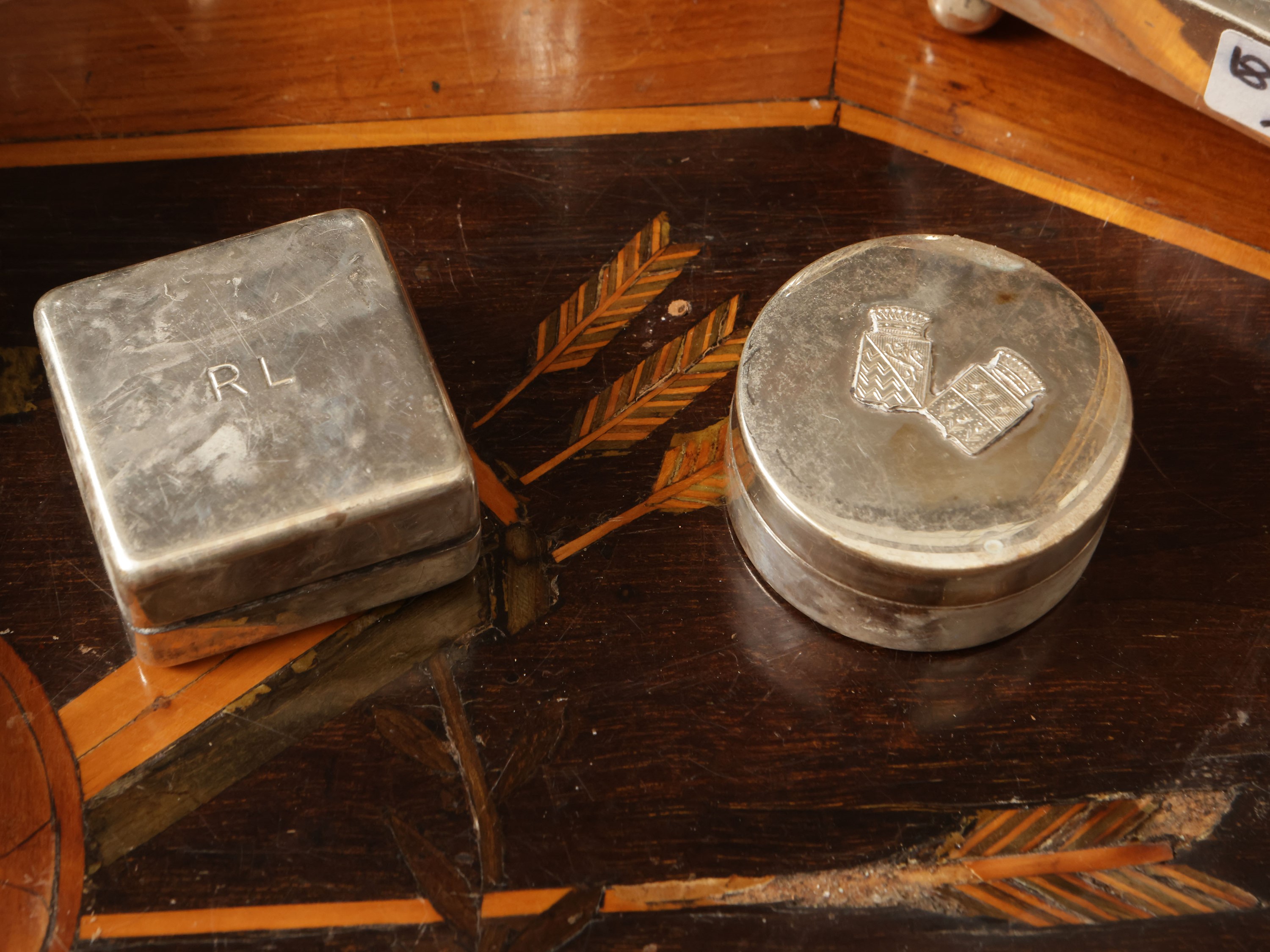 Piccola collezione di ninnoli in argento