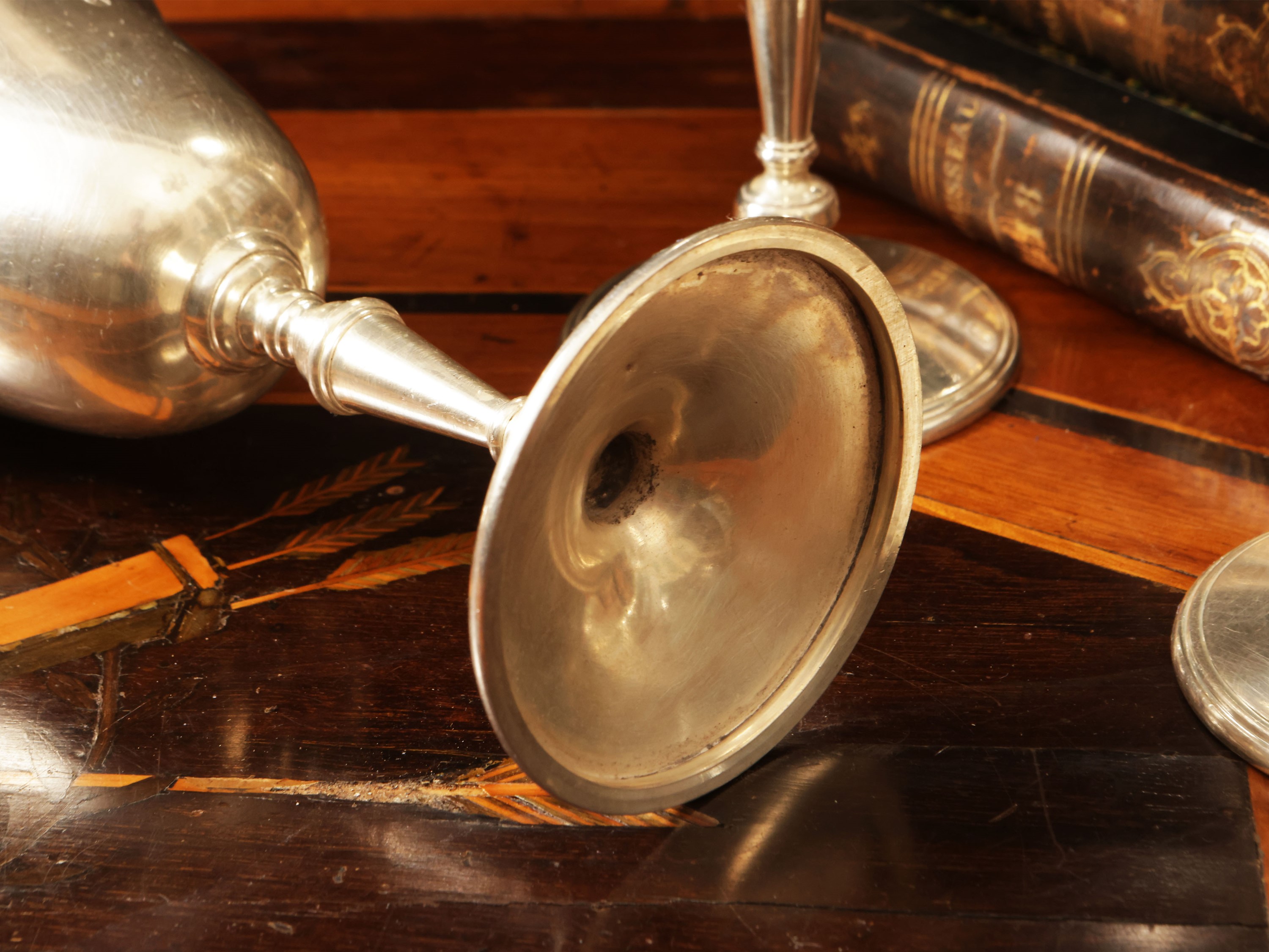 Serie di otto calici in argento