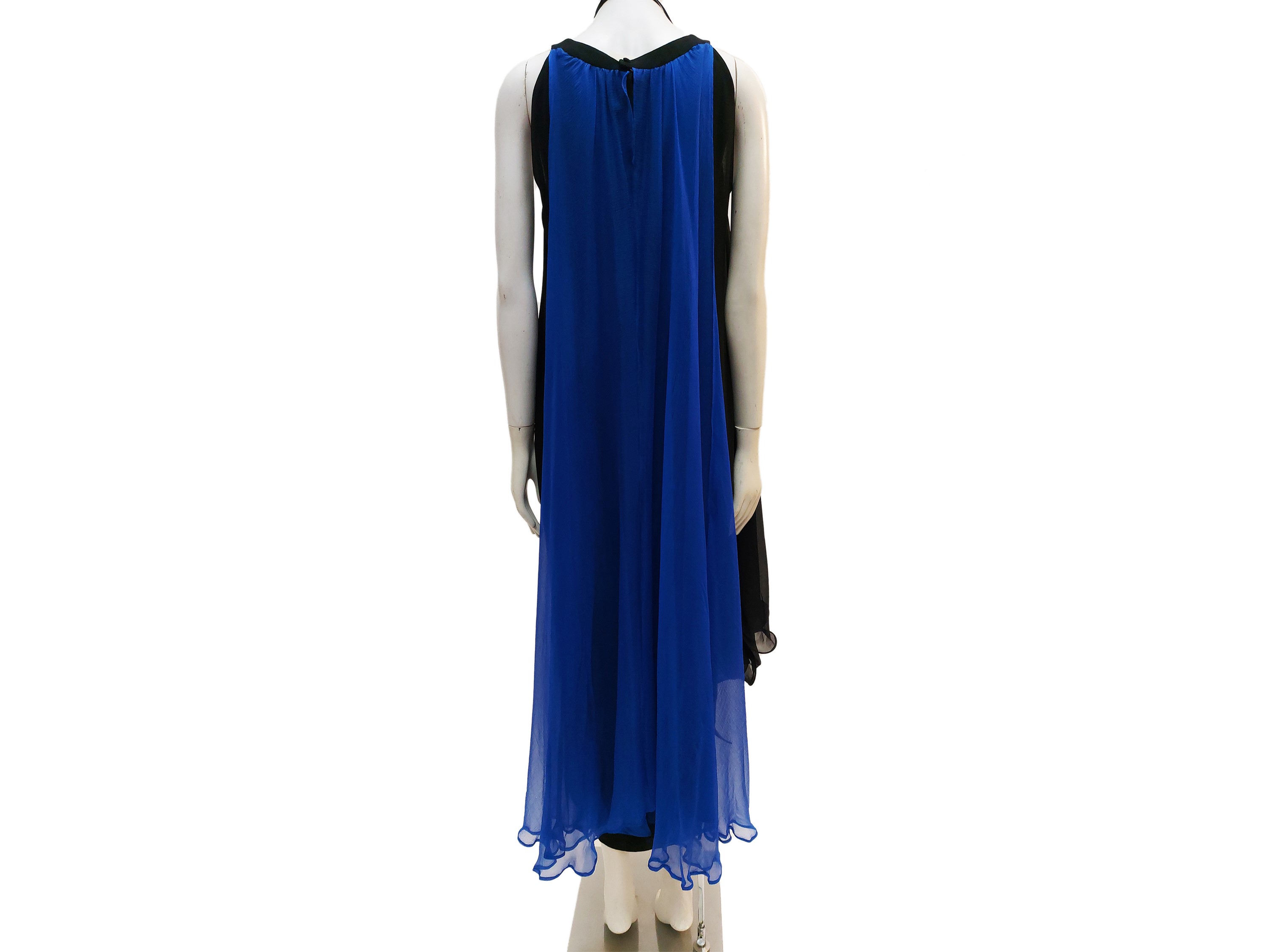 Abito midi a tunica in seta nera con inserto in chiffon blu elettrico e sciarpa coordinata