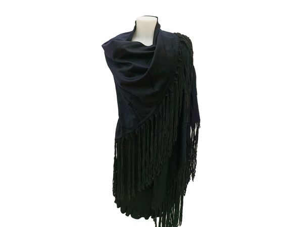 Scialle in cachemire blu con lunghe frange in suede