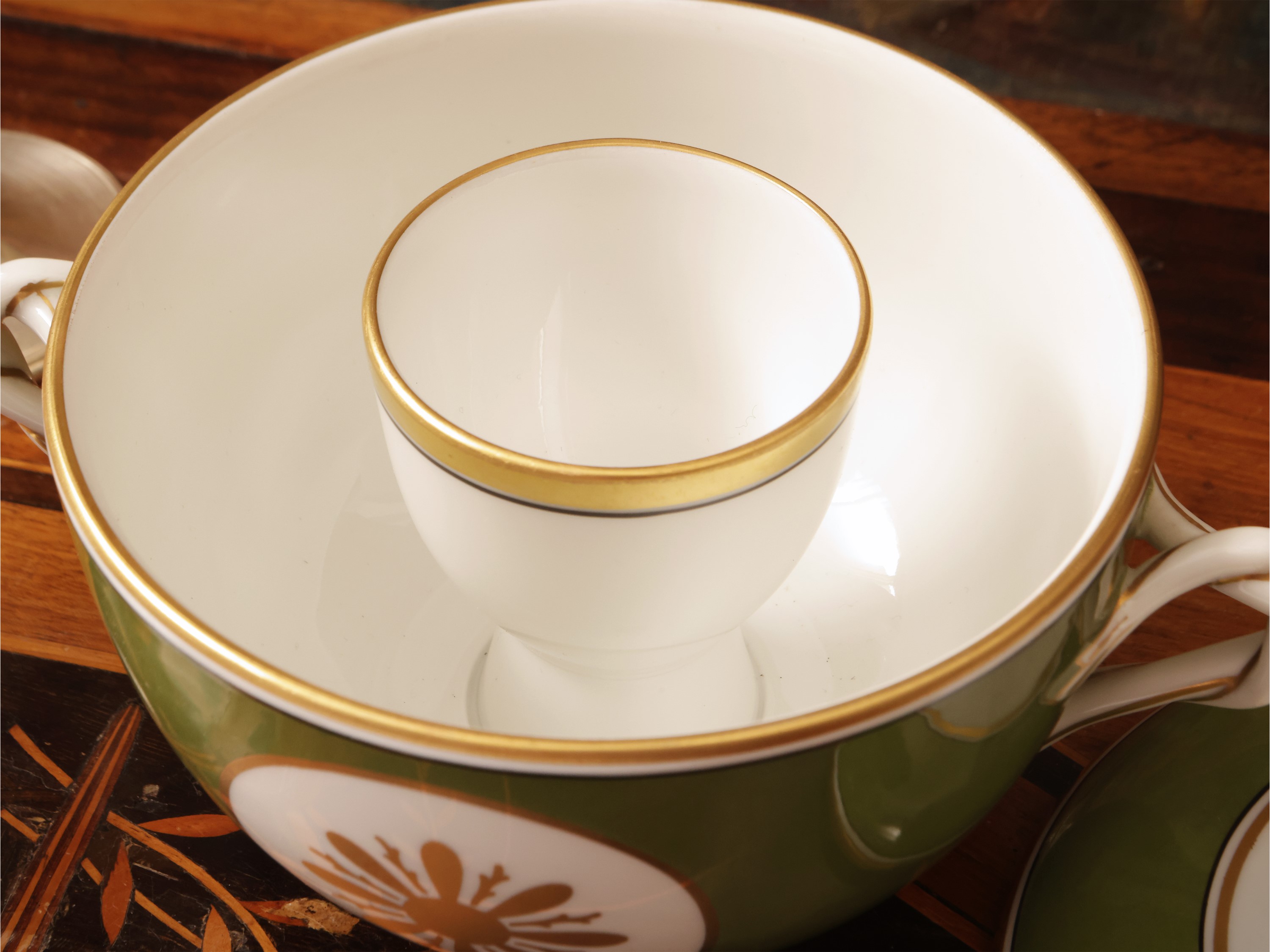 Richard Ginori, Tazza da puerpera in porcellana decorata