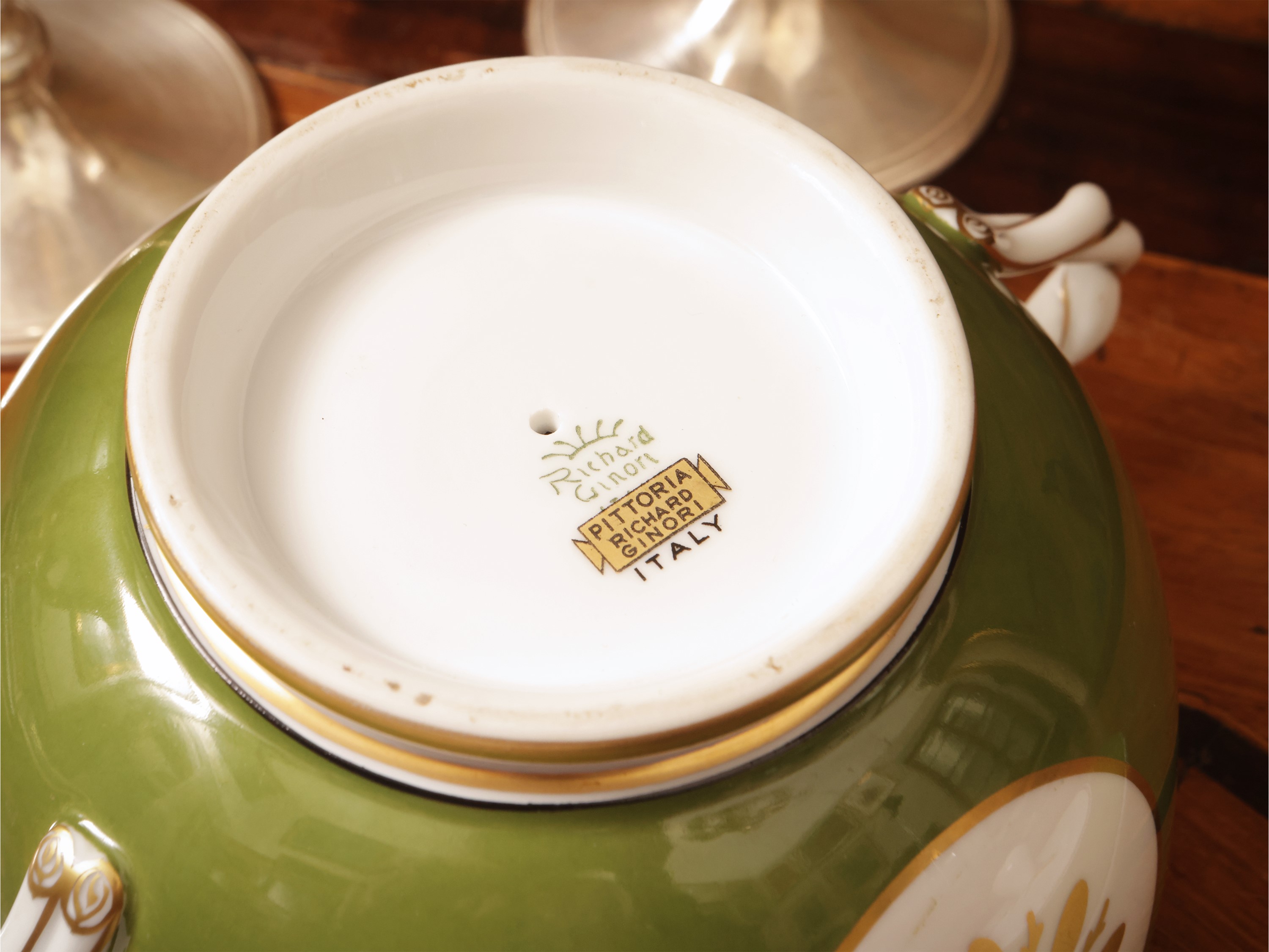 Richard Ginori, Tazza da puerpera in porcellana decorata