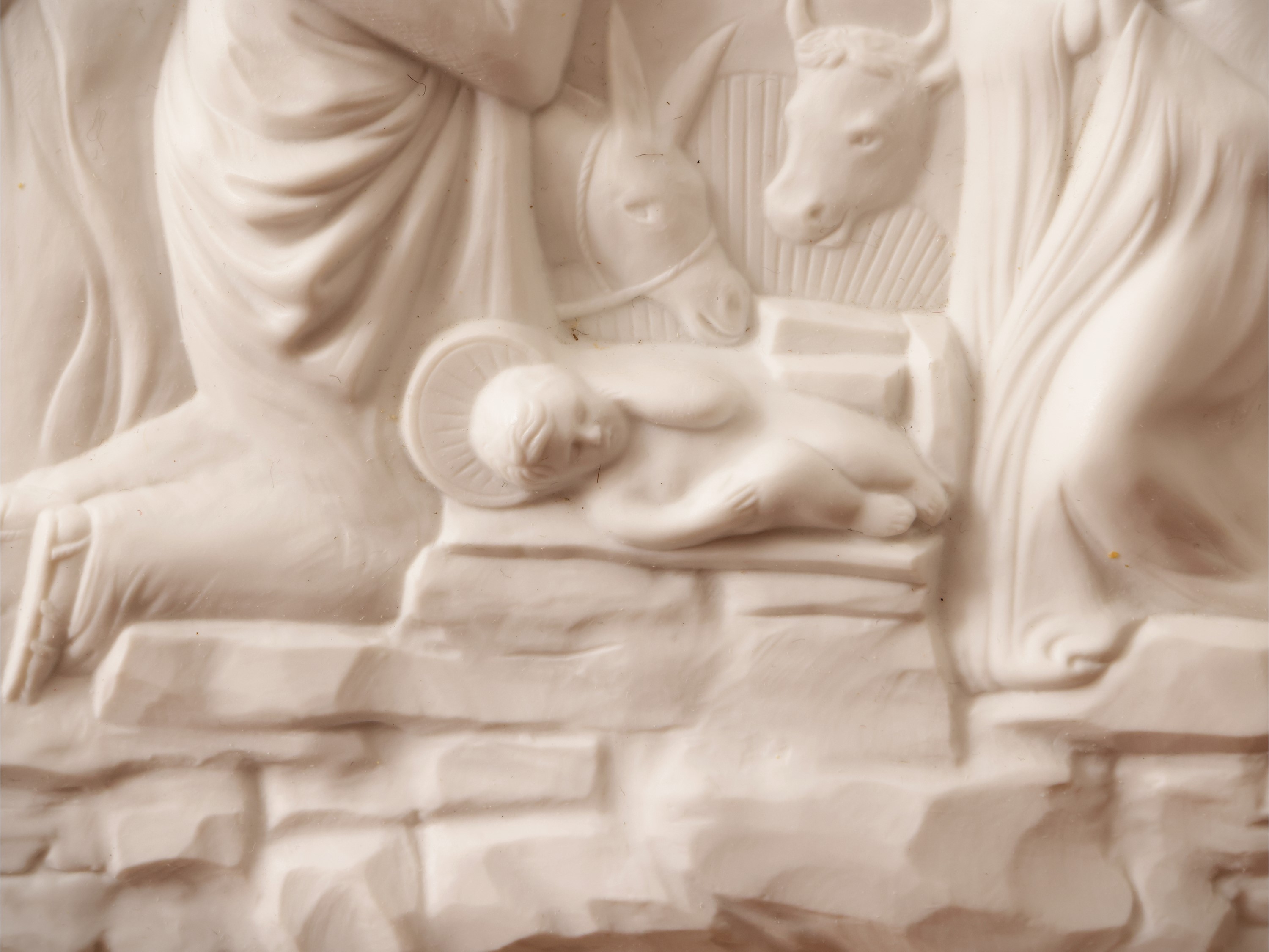 Richard Ginori, Presepe in porcellana biscuit con base in legno