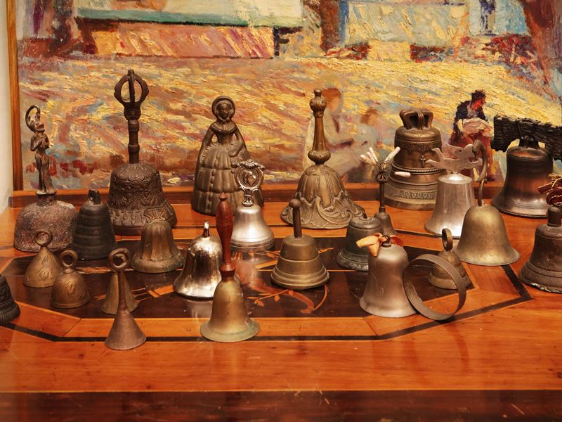 Collezione di campane e campanelle