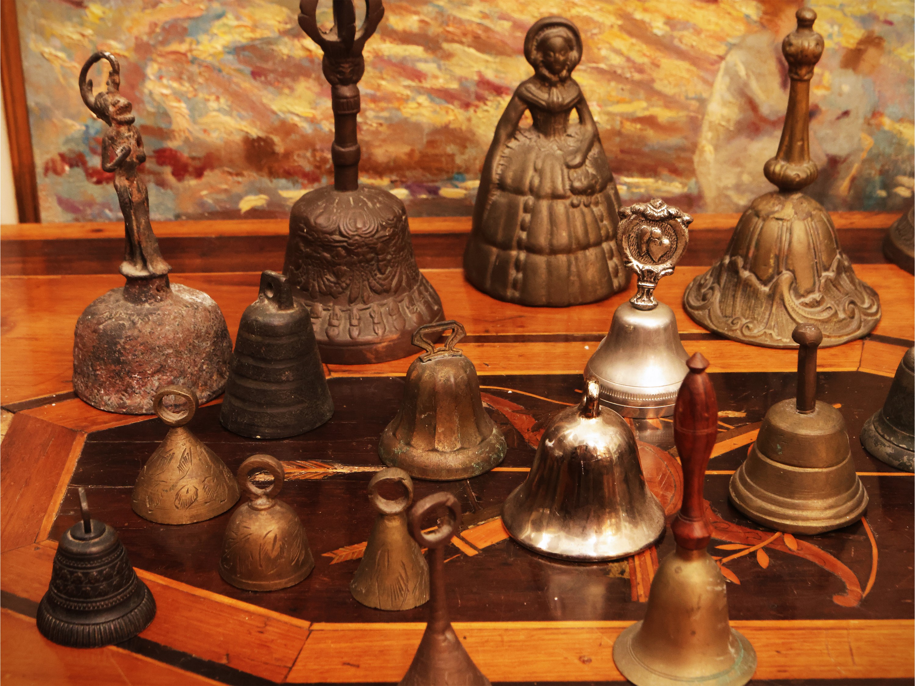 Collezione di campane e campanelle