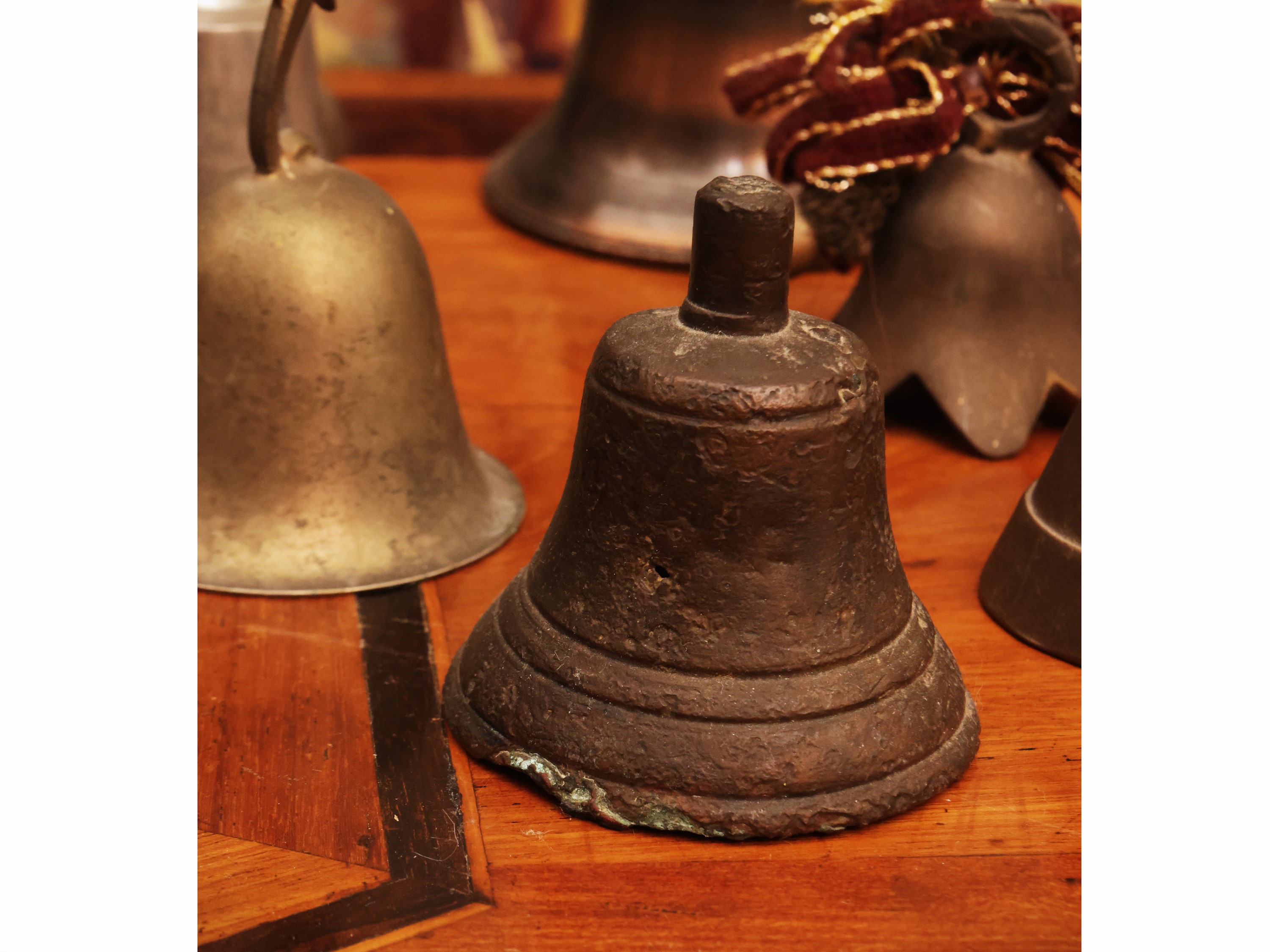 Collezione di campane e campanelle