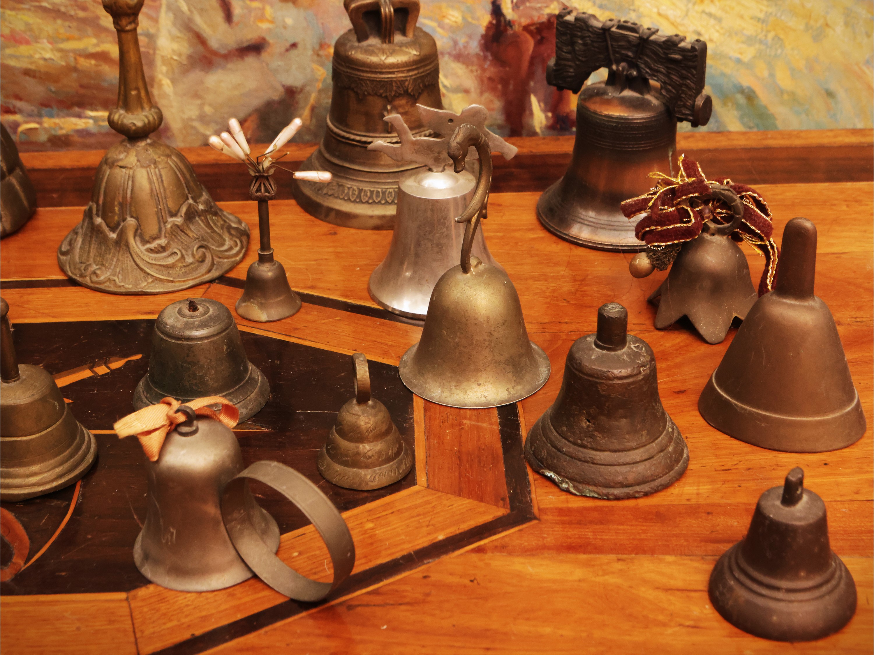 Collezione di campane e campanelle