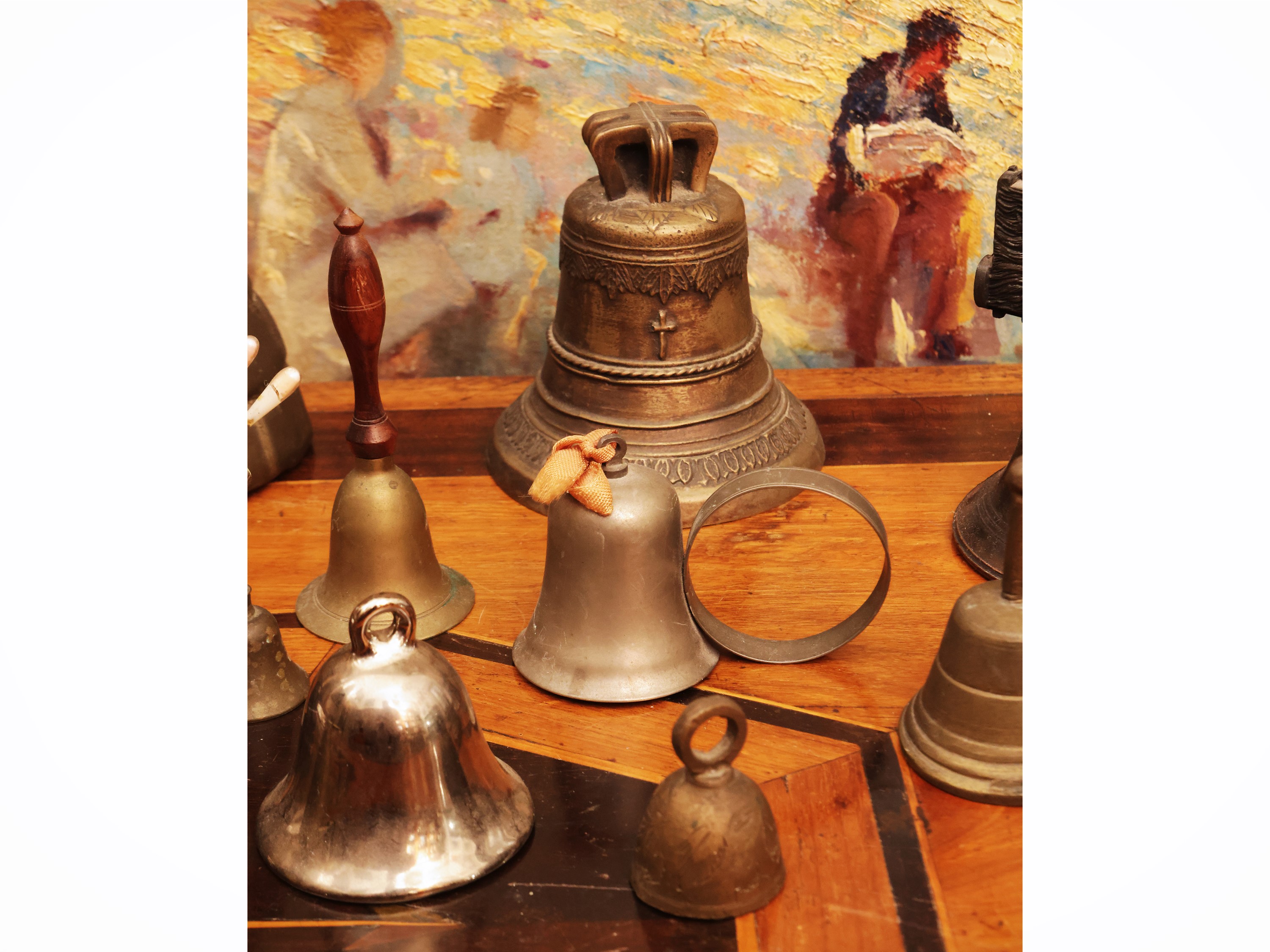 Collezione di campane e campanelle