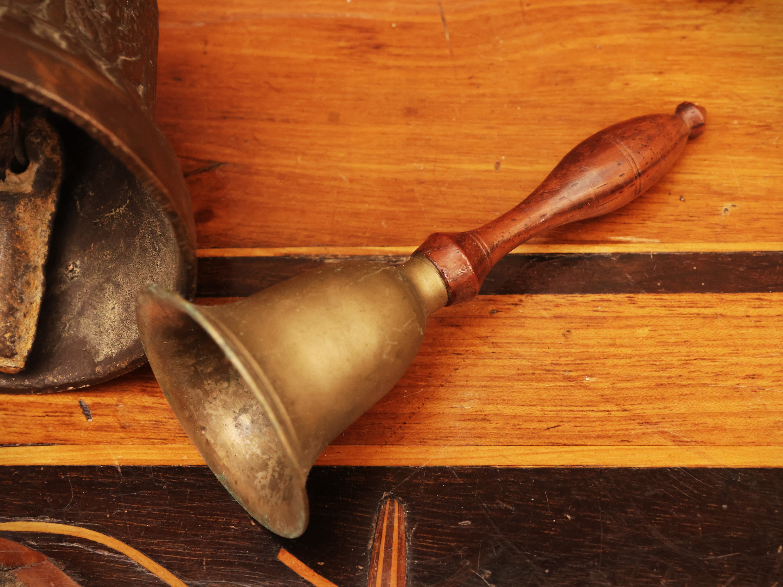 Collezione di campane e campanelle