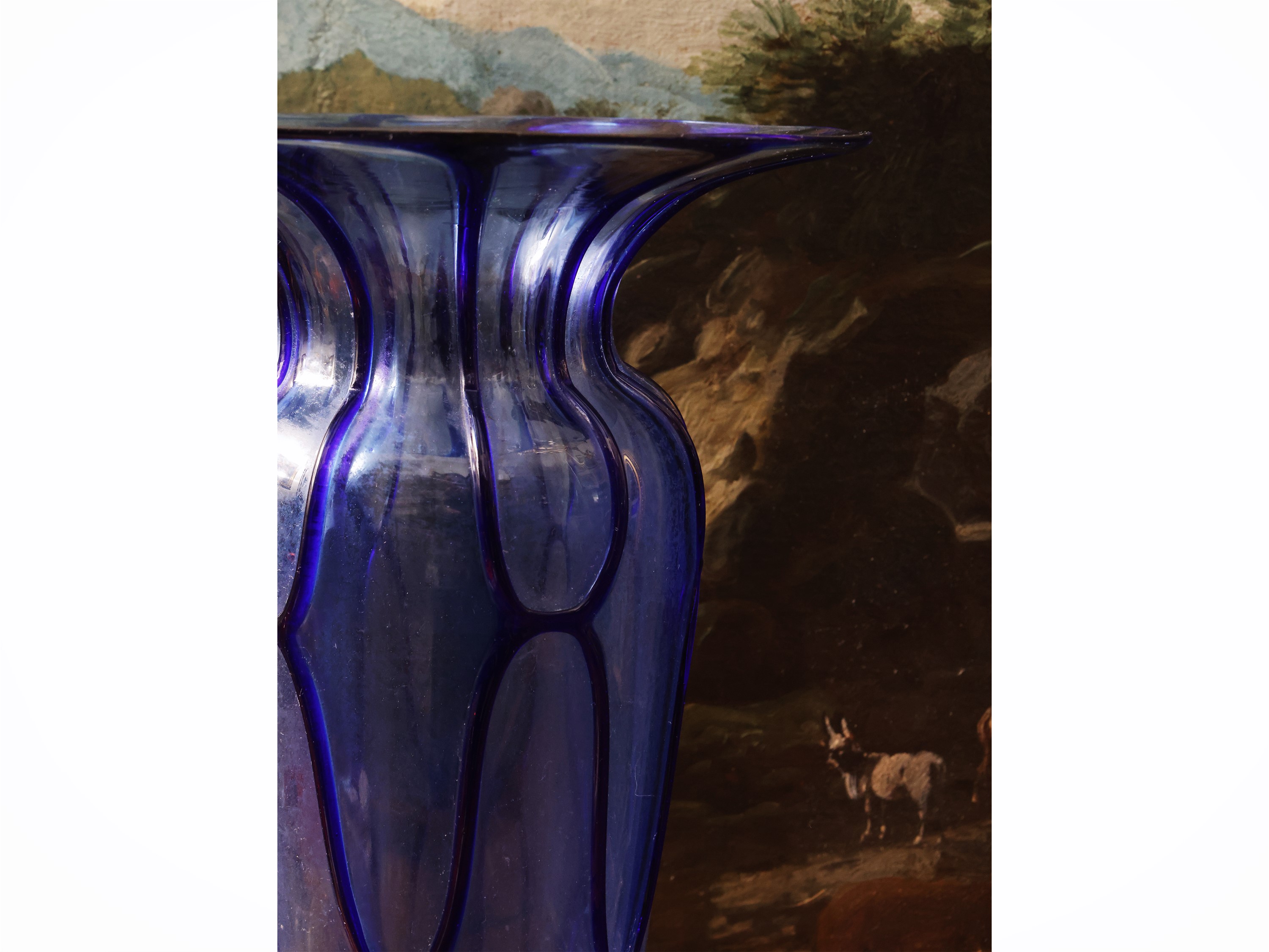 Vaso in vetro soffiato azzurro, Murano, inizio XX secolo