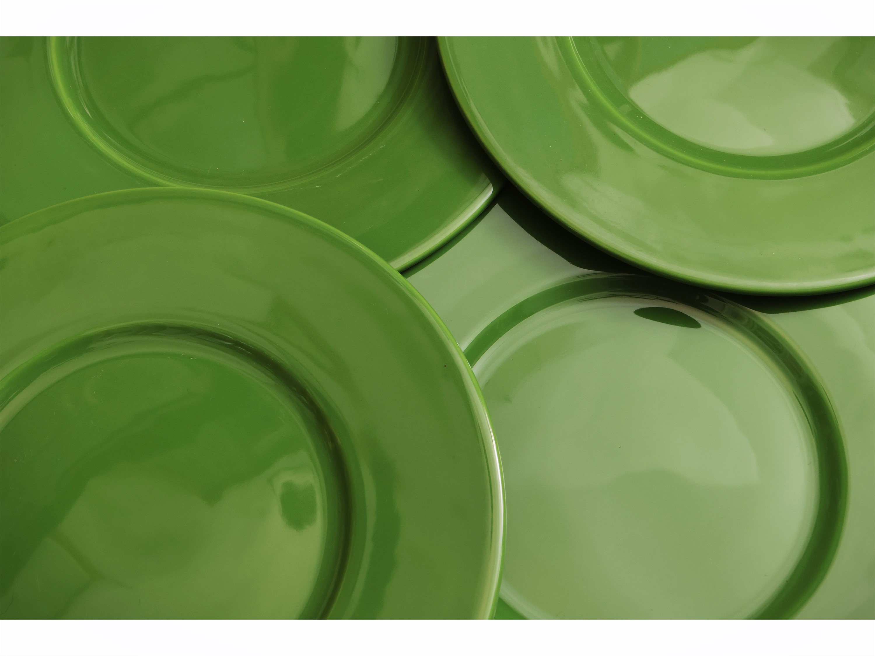 Serie di venti sottopiatti in ceramica d'Este, diametro cm 32,5
