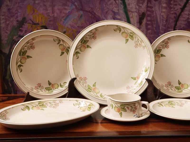 Wedgwood, Servizio di piatti in ceramica con decoro Wild Apple