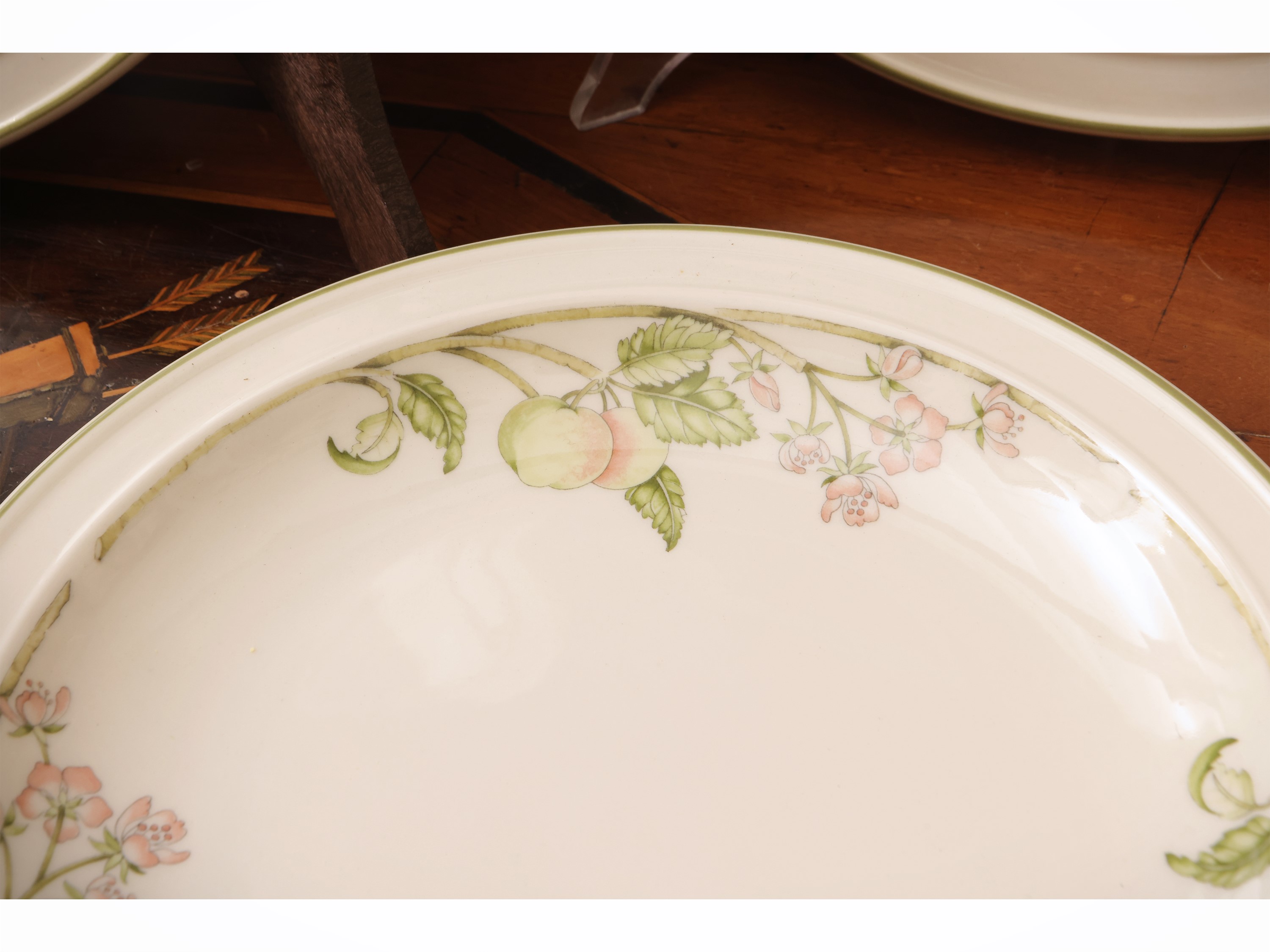 Wedgwood, Servizio di piatti in ceramica con decoro Wild Apple