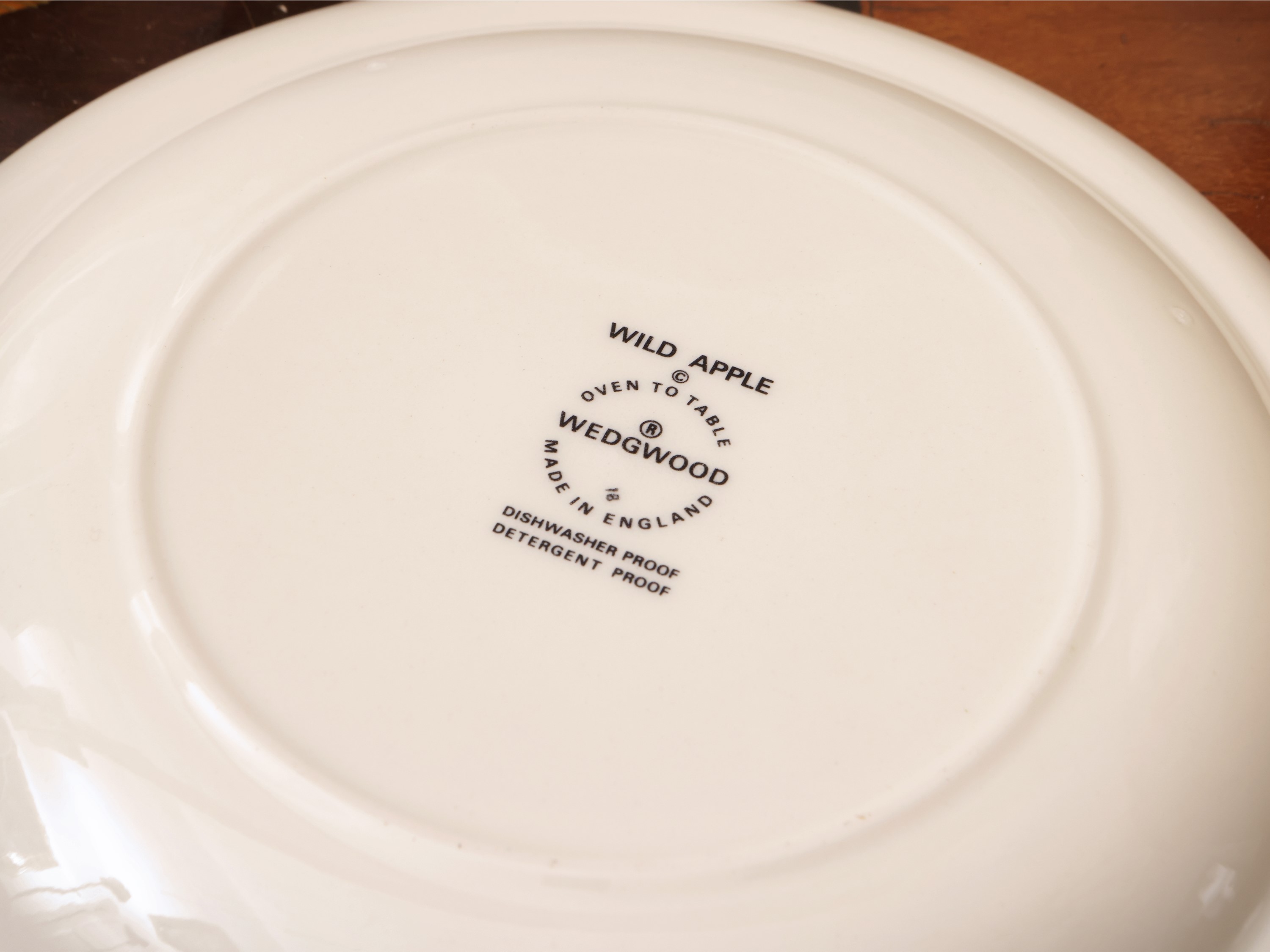 Wedgwood, Servizio di piatti in ceramica con decoro Wild Apple