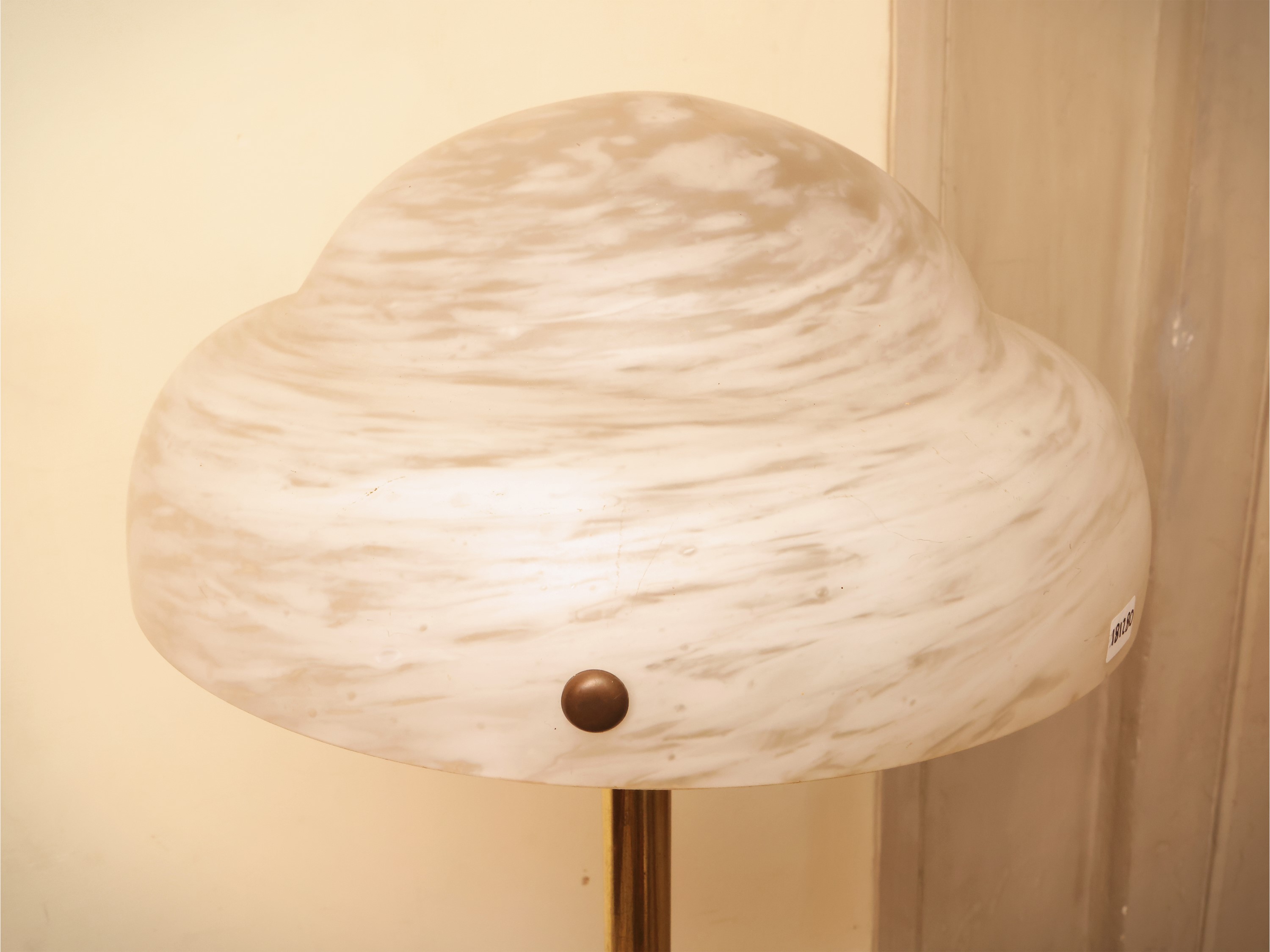 Lume da terra moderno in ottone con bobeche in vetro striato