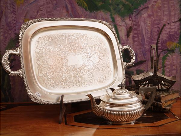 Table accessories in vintage silver metal