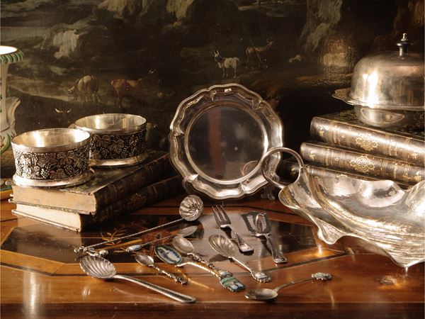 Miscellany of silver metal accessories