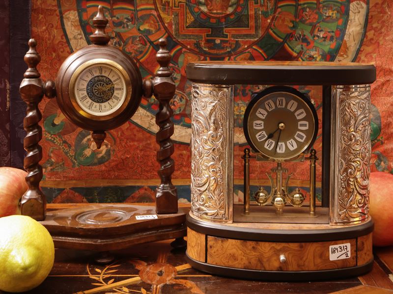 Orologi da tavolo, collezione di due pezzi in radica e noce