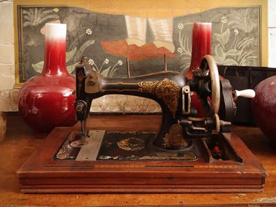 Macchina da cucire d'epoca, design artigianale