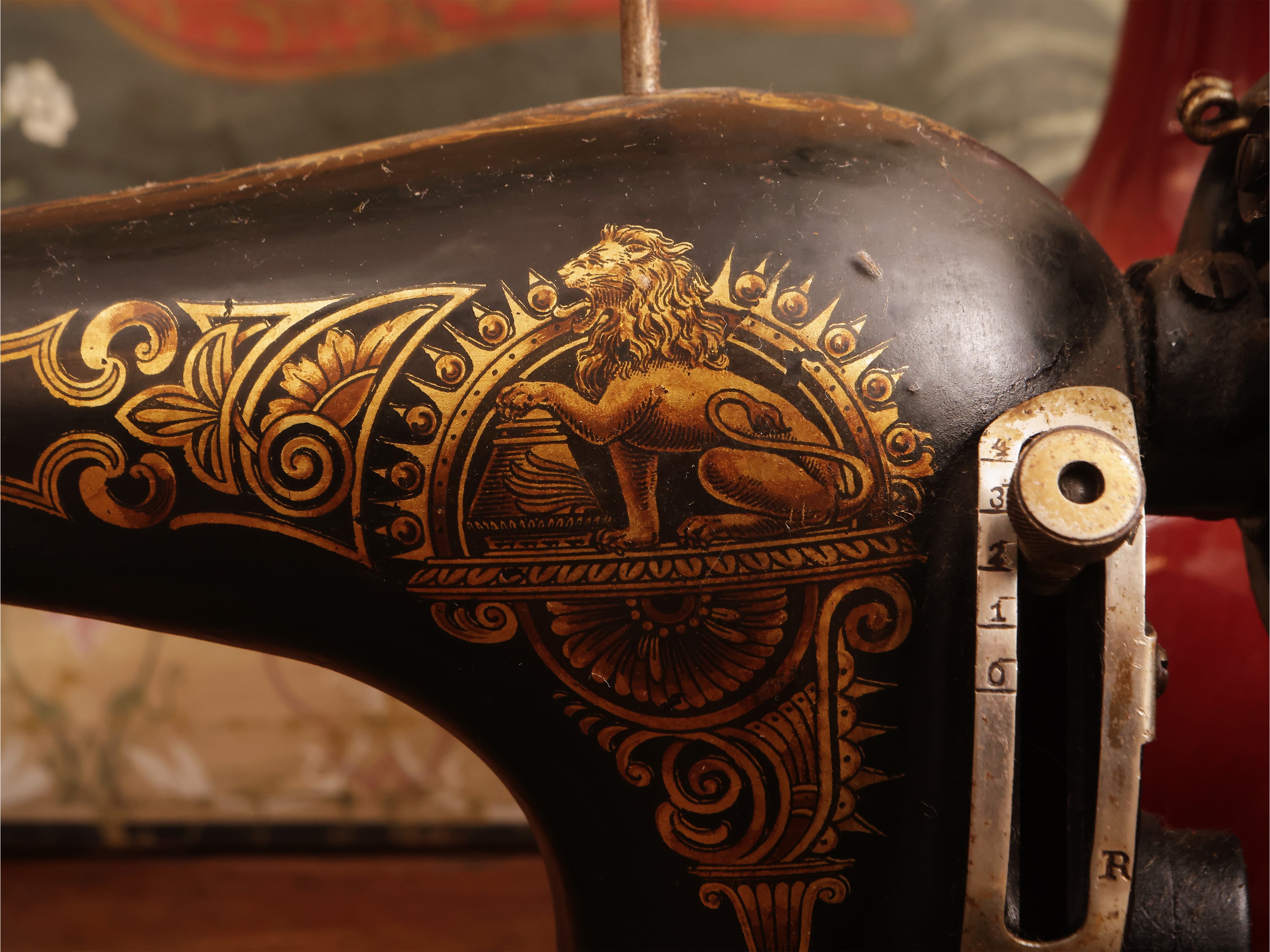 Macchina da cucire d'epoca, design artigianale