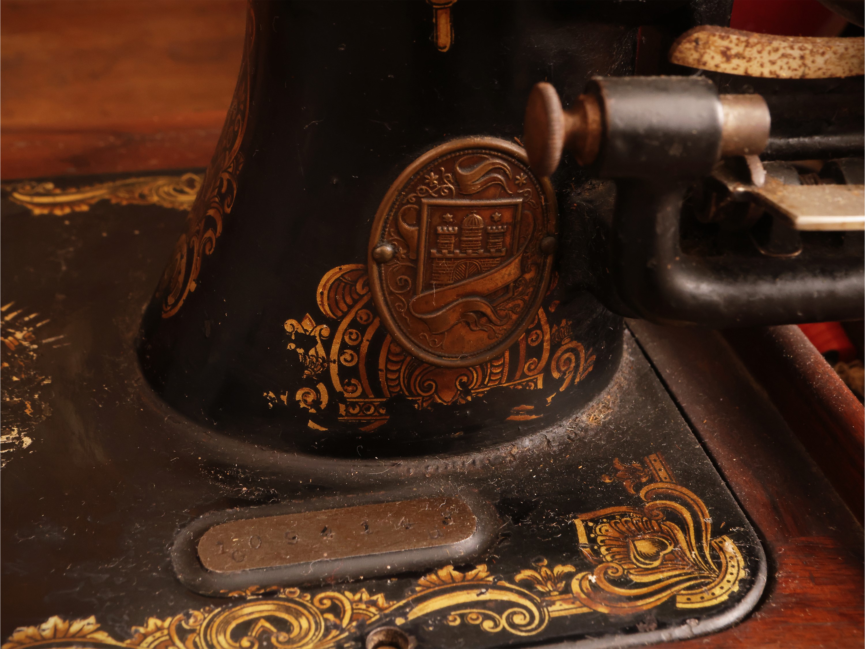 Macchina da cucire d'epoca, design artigianale