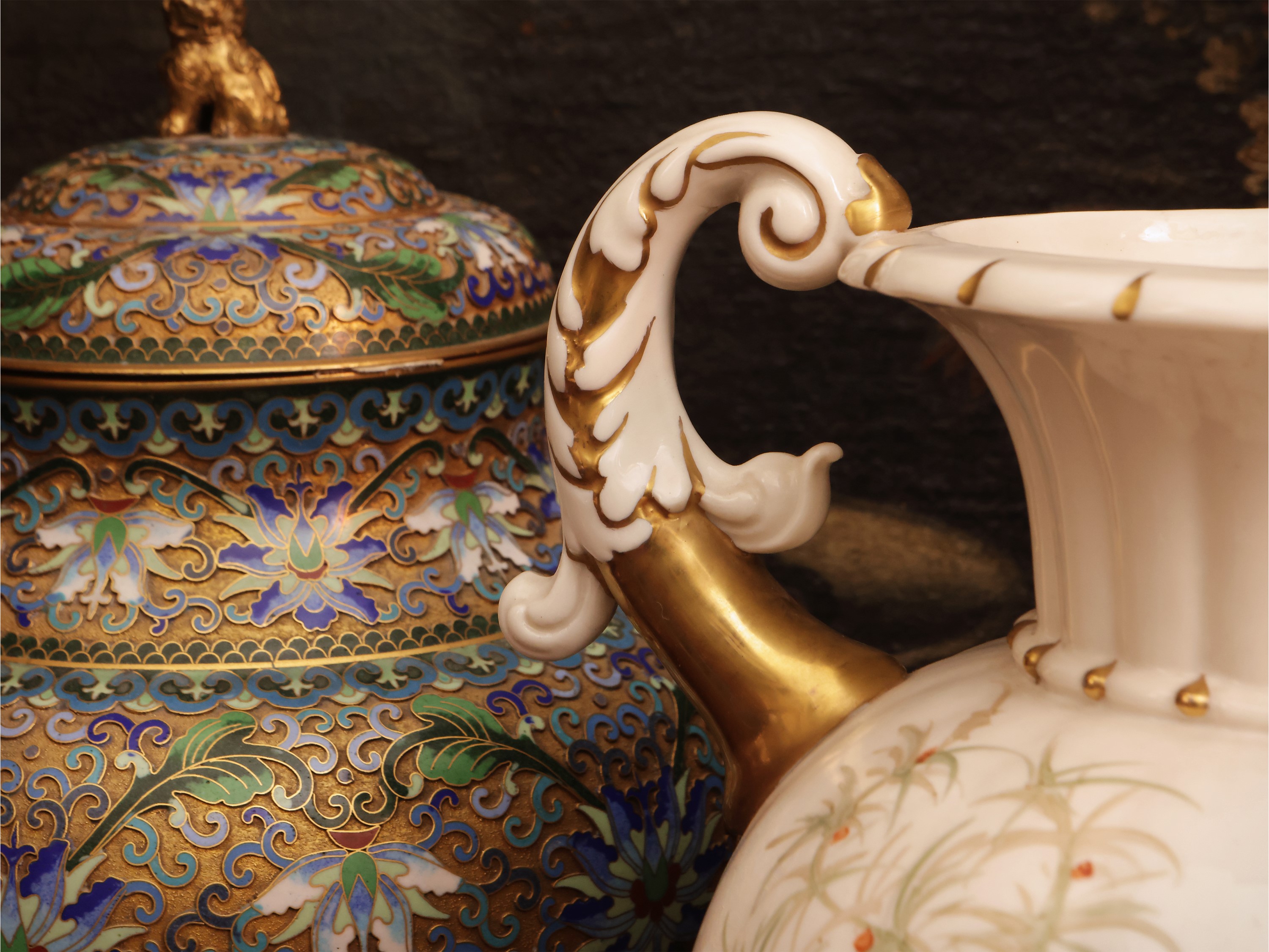 Guido Cacciapuoti - Vaso in ceramica con decorazione floreale