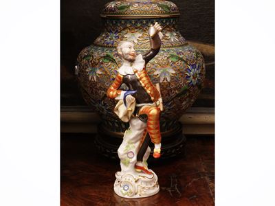 Johann Joachim Kaendler, Arlecchino con brocca in porcellana di Meissen, XX secolo