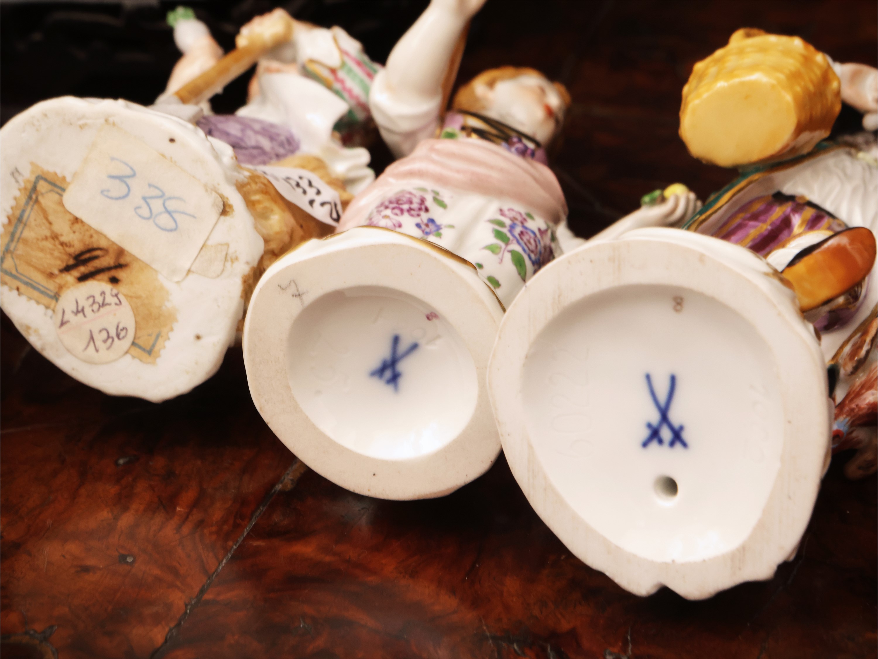 Porcellana di Meissen, Quattro figure: Coppia di contadini, Pollaiolo e figura femminile