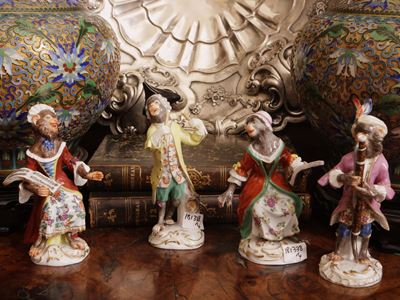 Meissen, Scimmie musicanti in porcellana, serie di quattro figure