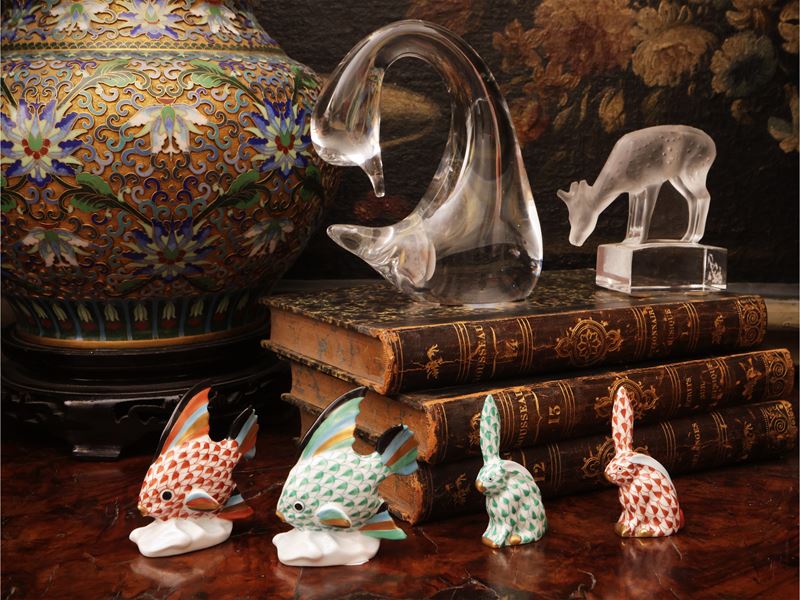 Porcellana di Herend, coppia di coniglietti e pesciolini, cristallo di Lalique, antilope, vetro D...