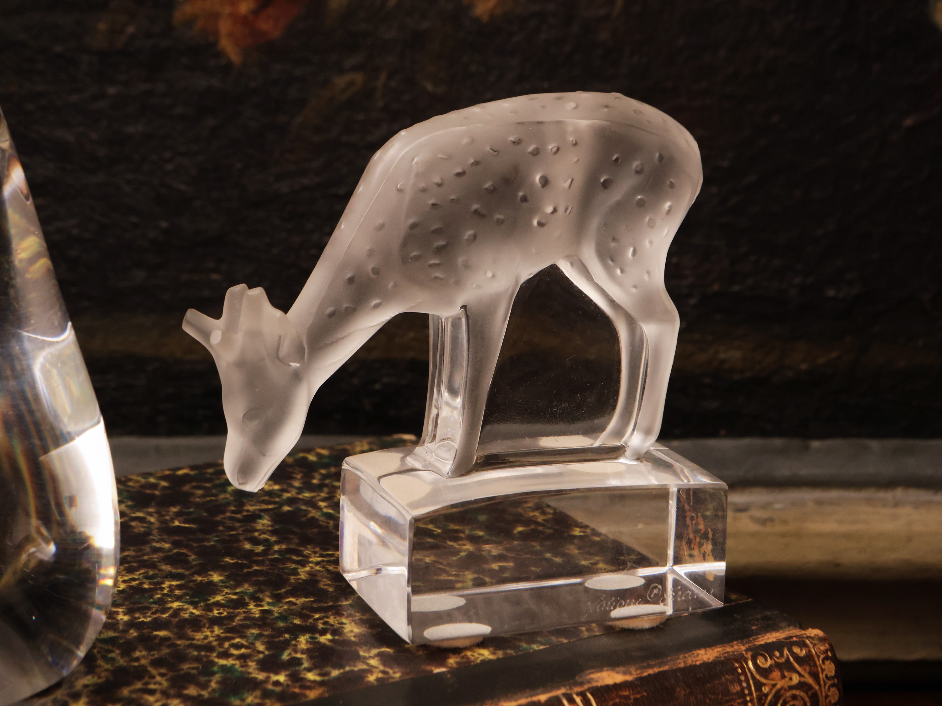 Porcellana di Herend, coppia di coniglietti e pesciolini, cristallo di Lalique, antilope, vetro D...