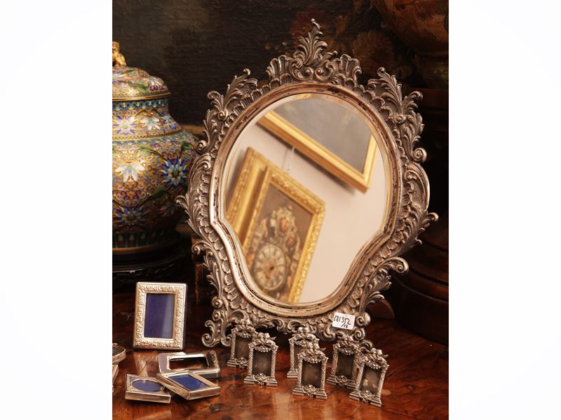 Specchiera da toilette con cornice in argento