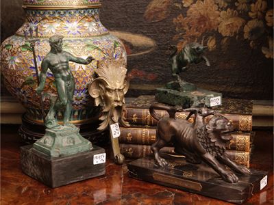 Bronzi decorativi, Quattro bronzetti, tra cui una Chimera