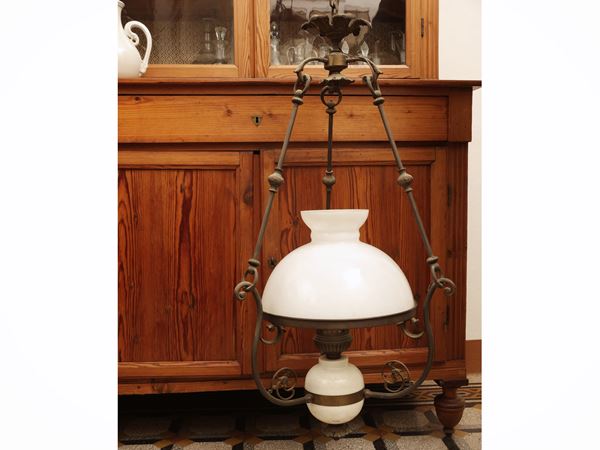 Lampadario in metallo e ceramica