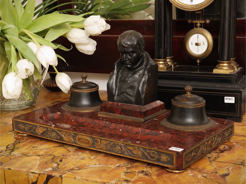 Calamaio in bronzo dorato e marmo rosso, XVIII secolo con busto di Napoleone Bonaparte