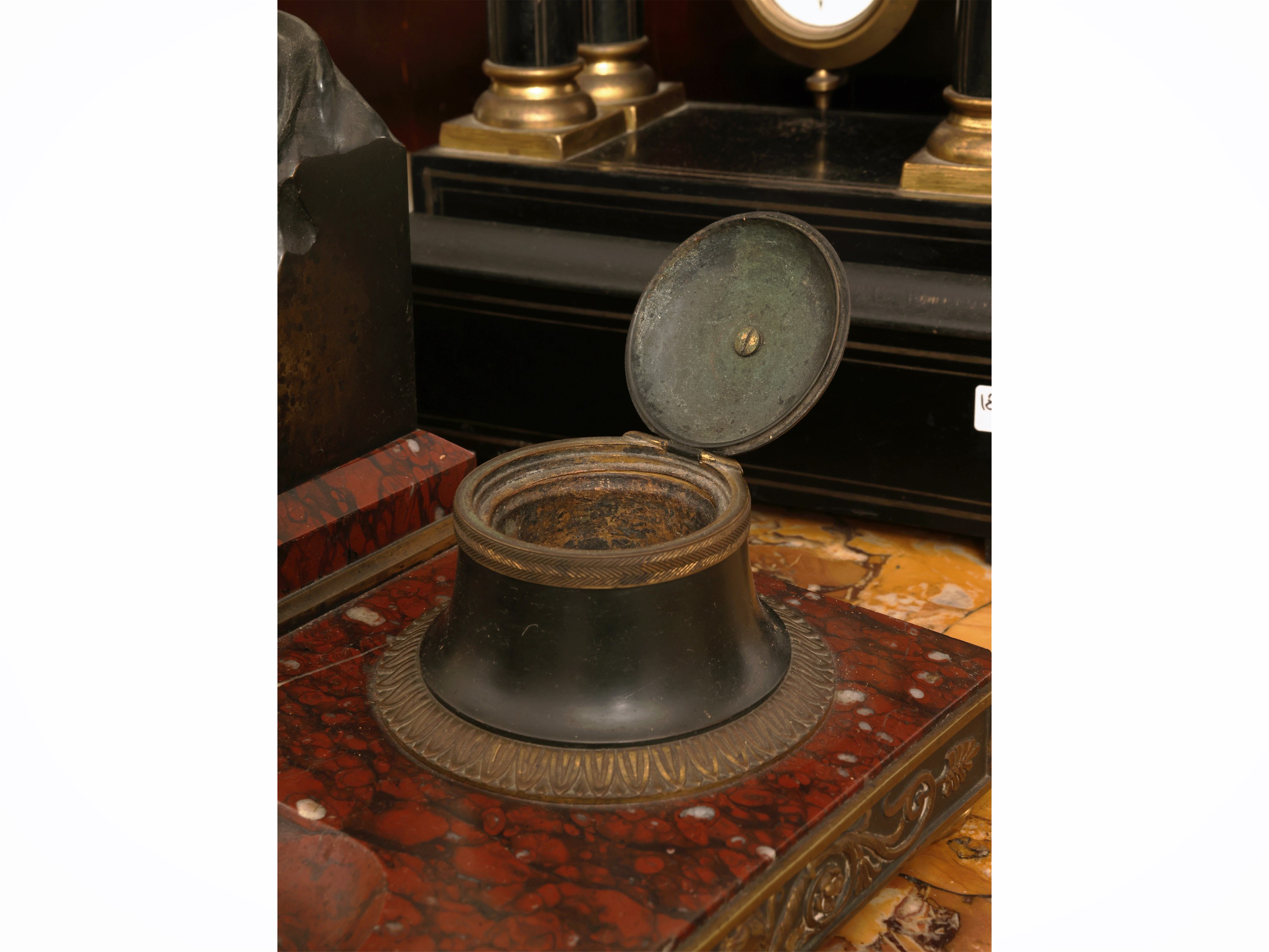 Calamaio in bronzo dorato e marmo rosso, XVIII secolo con busto di Napoleone Bonaparte
