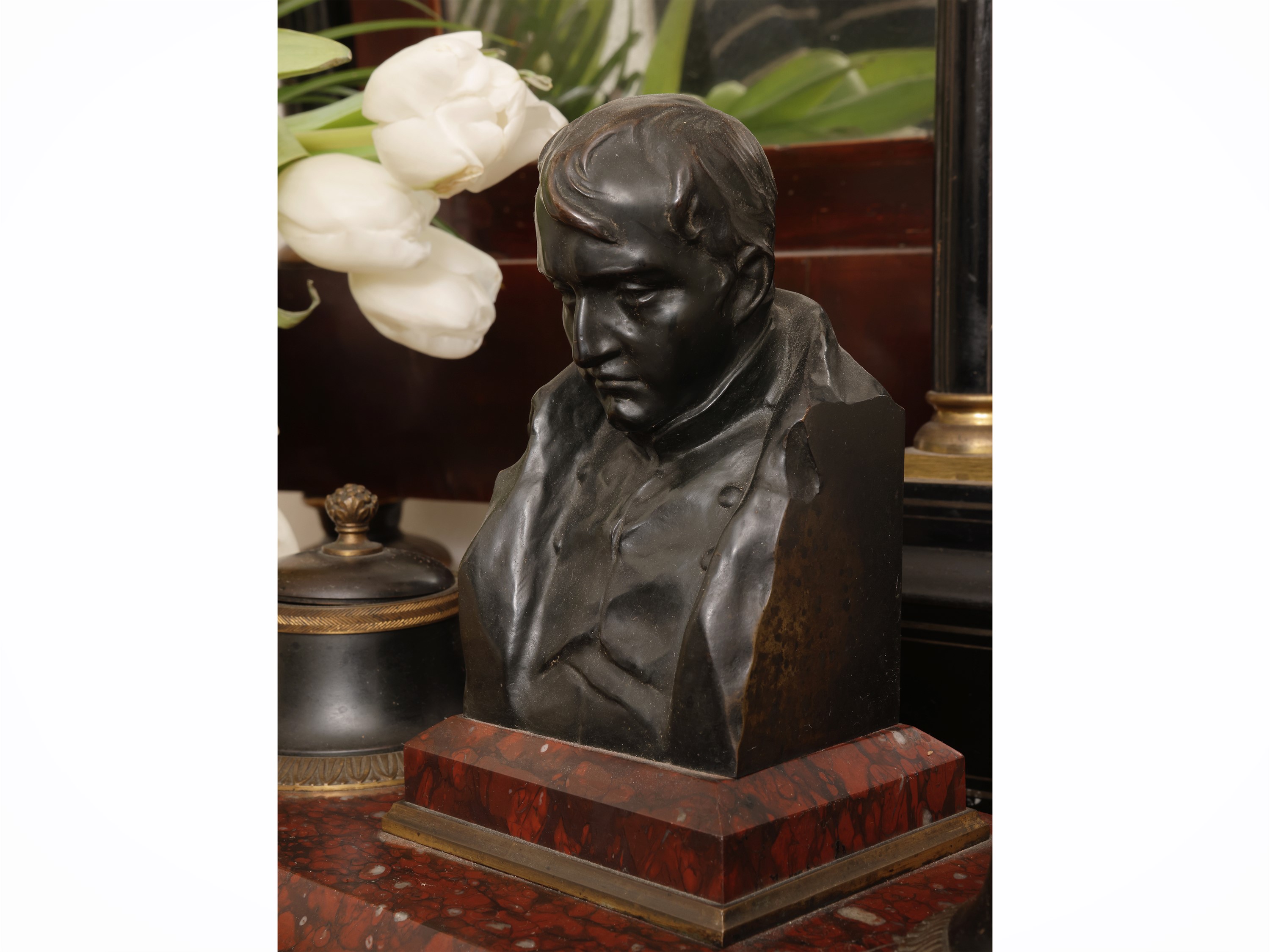 Calamaio in bronzo dorato e marmo rosso, XVIII secolo con busto di Napoleone Bonaparte