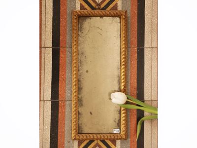 Coppia di piccole specchiere in legno intagliato e dorato, fine XVIII/inizio XIX secolo